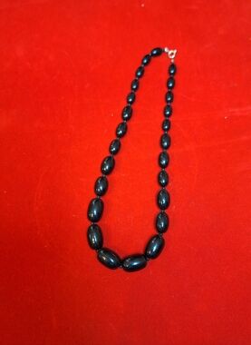 ClassicVintage Black Beaded Women's Necklace - Smooth Oval Beads